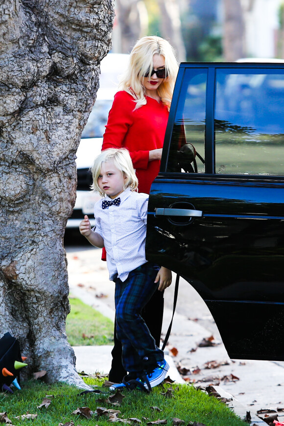 Gwen Stefani, enceinte, se rend chez ses parents pour le dîner de Thanksgiving avec son fils Zuma. Los Angeles, le 28 novembre 2013.
