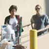 Drew Barrymore enceinte sort d'un supermarché à Los Angeles le panier plein de bonnes choses pour Thanksgiving. La belle a préparé un bon repas pour les siens Le 28 novembre 2013