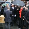 Jean-Paul Belmondo, avec Jeff Domenech et son fils Paul Belmondo à ses côtés, se recueille devant le cercueil de Georges Lautner, aux obsèques du réalisateur des Tontons Flingueurs et du Professionnel en la cathédrale Sainte-Reparate à Nice, le 30 novembre 2013. Photo BestImage/Franz Chavaroche/Nice-Matin