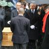 Jean-Paul Belmondo se recueille devant le cercueil de son ami lors des obsèques de Georges Lautner en la cathédrale Sainte-Reparate à Nice, le 30 novembre 2013.