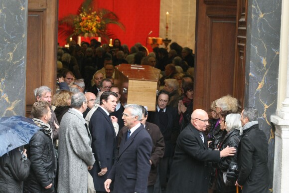 Sortie du cercueil de Georges Lautner après le service en la cathédrale Sainte-Réparate à Nice, le 30 novembre 2013, lors des obsèques du réalisateur des Tontons Flingueurs et du Professionnel. Photo BestImage/Franz Chavaroche/Nice-Matin