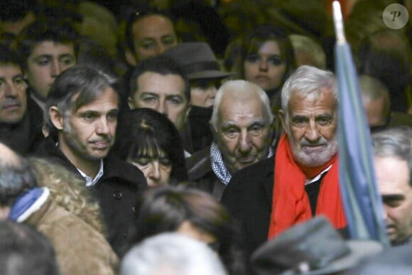Jean-Paul Belmondo, son fils Paul et Charles Gérard à la sortie du service religieux aux obsèques de Georges Lautner en la cathédrale Sainte-Reparate à Nice, le 30 novembre 2013.