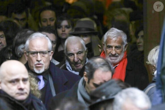 Jean-Paul Belmondo et Charles Gérard à la sortie du service religieux aux obsèques de Georges Lautner en la cathédrale Sainte-Reparate à Nice, le 30 novembre 2013.
