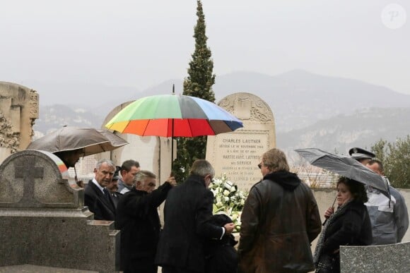 Georges Lautner a été inhumé en présence de sa famille à Nice au cimetière du Château, auprès de sa mère Renée St-Cyr et de son épouse Caroline, le 30 novembre 2013 après des obsèques en la cathédrale Sainte-Réparate.