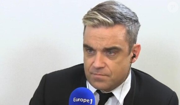 Robbie Williams s'est confié sur son nouvel album au micro de Nikos Aliagas dans Les incontournables d'Europe 1, le 28 novembre 2013.