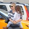 Le jour de Thanksgiving, Sarah Michelle Gellar se rend au Starbucks avec sa fille Charlotte à Los Angeles, le 28 novembre 2013.