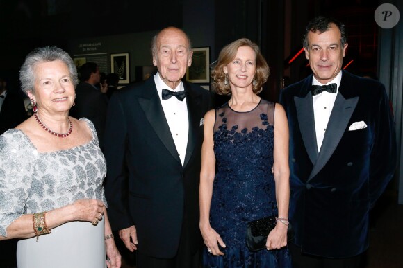Valéry Giscard d'Estaing en famille - Vernissage de l'exposition "Cartier : Le style et l'histoire" au Grand Palais à Paris, le 2 decembre 2013.