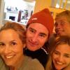 Maria Bello en famille, avec son ex Dan McDermott, son actuelle compagne Clare Munn, et son fils Jackson.