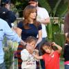 Jennifer Lopez et ses enfants Emme et Max à Los Angeles, le 18 novembre 2013.