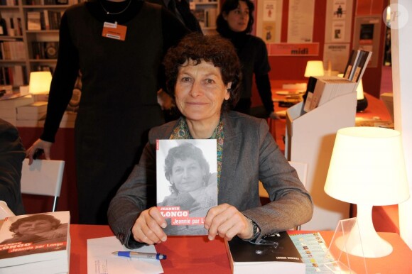 Jeannie Longo lors du Salon du Livre au Parc des Expositions de Versailles, le 18 mars 2011