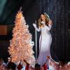 Mariah Carey chante lors de l'inauguration des illuminations de Noël au Rockfeller Center, pour la 81e édition, à New York. Le 3 décembre 2013.