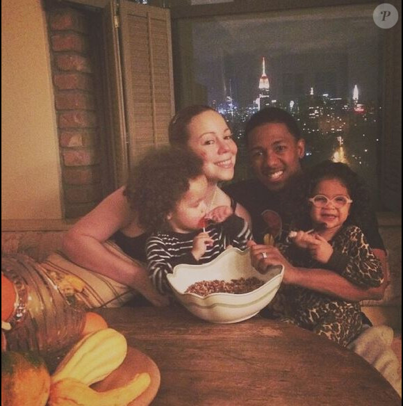 Mariah Carey et son mari Nick Cannon fêtent Thanksgiving avec leurs enfants Monroe et Moroccan, le 28 novembre 2013.