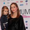 Exclusif - Isabella Orsini (enceinte de 5 mois de son deuxième enfant) et sa fille Althéa lors de la 2eme édition du "Spot des e-Fluent Mums", le salon des parents blogueurs, à l'espace Richelieu. Paris, le 4 décembre 2013.