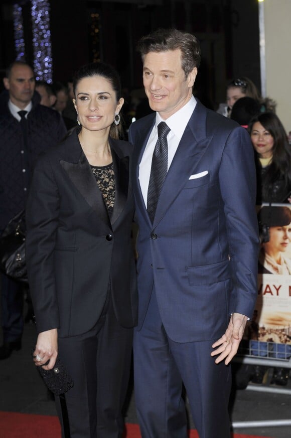 Colin Firth, radieux et amoureux avec sa femme Livia Giuggioli lors de la première du film Railway Man à Londres, le 4 décembre 2013.