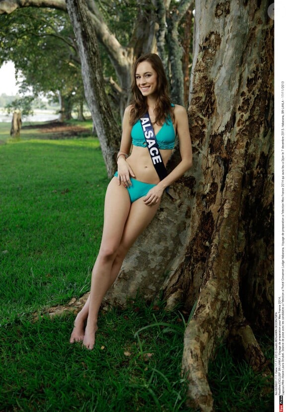 Laura Strubei, Miss Alsace 2013, candidate en maillot de bain pour Miss France 2014.