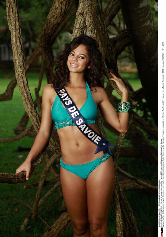Julie Legros, Miss Pays de Savoie 2013, candidate en maillot de bain pour Miss France 2014.