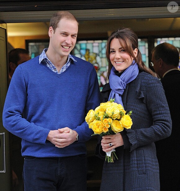 Le prince William et Kate Middleton à la sortie de l'hôpital King Edward VII, à Londres le 6 décembre 2013. Le lendemain, l'infirmière Jacintha Saldanha se donnait la mort après avoir été piégée par un canular.