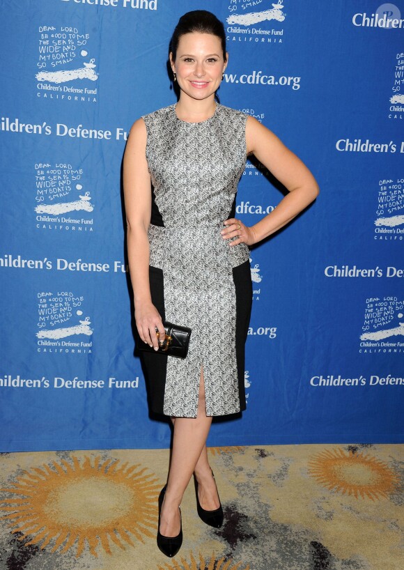 Katie Lowes assiste à la 23e cérémonie des Beat the Odds Awards, organisée par le Children's Defense Fund. Beverly Hills, Los Angeles, le 5 décembre 2013.