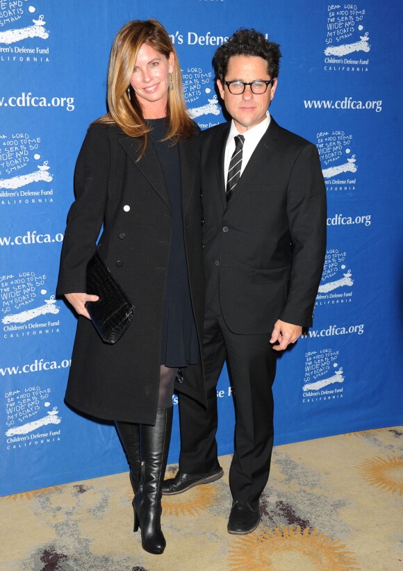 Katie McGrath et J.J. Abrams assistent à la 23e cérémonie des Beat the Odds Awards, organisée par le Children's Defense Fund. Beverly Hills, Los Angeles, le 5 décembre 2013.