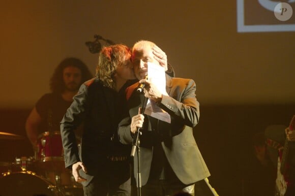 Cali et Bernard Lavilliers aux 50 ans de France Inter à la Gaîte-Lyrique à Paris, le 8 decembre 2013.