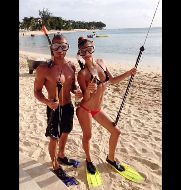 Nina Agdal et son chéri Max George du groupe The Wanted, pêcheurs sexy à la Barbade.