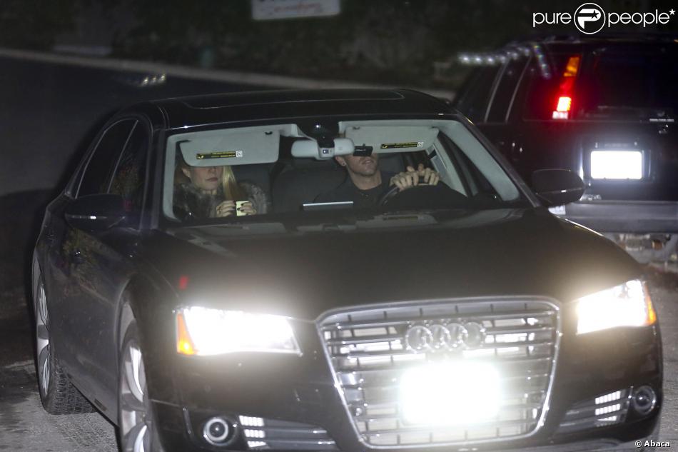 Gwyneth Paltrow et son mari Chris Martin arrivant à la soirée privée organisée par Jennifer Aniston à Los Angeles le 8 décembre 2013