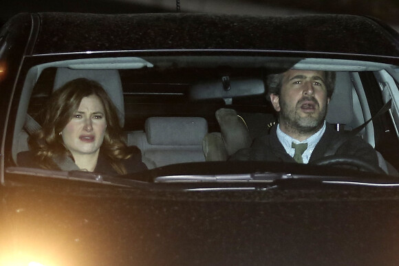 Kathryn Hahn et Ethan Sandler arrivant à la soirée privée organisée par Jennifer Aniston à Los Angeles le 8 décembre 2013