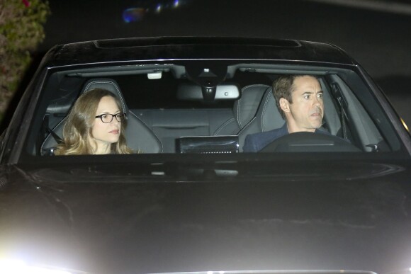 Robert Downey Jr. et Susan Downey arrivant à la soirée privée organisée par Jennifer Aniston à Los Angeles le 8 décembre 2013