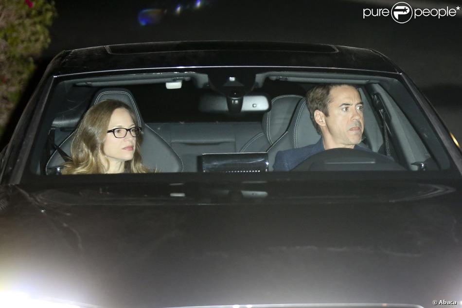 Robert Downey Jr. et Susan Downey arrivant à la soirée privée organisée par Jennifer Aniston à Los Angeles le 8 décembre 2013