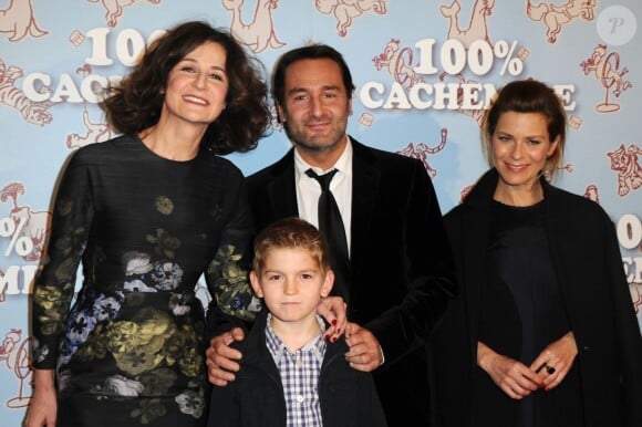 Valérie Lemercier, Gilles Lellouche, Marina Foïs et le petit Samatin Pendev lors de l'avant-première du film 100% Cachemire à Paris le 9 décembre 2013