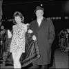 Shirley MacLaine et Maurice Chevalier pour les 20 ans du Lido à Paris, en 1966. 