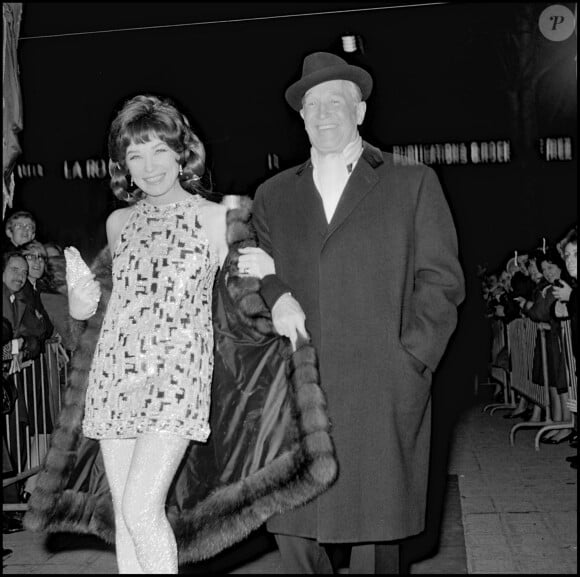 Shirley MacLaine et Maurice Chevalier pour les 20 ans du Lido à Paris, en 1966. 