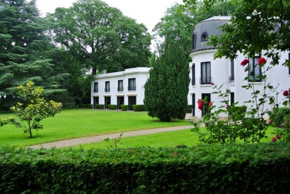 La villa de Maurice Chevalier à Marnes-la-Coquette est en vente pour 8,4 millions d'euros. La star y vécut de 1952 à sa mort, en 1972.