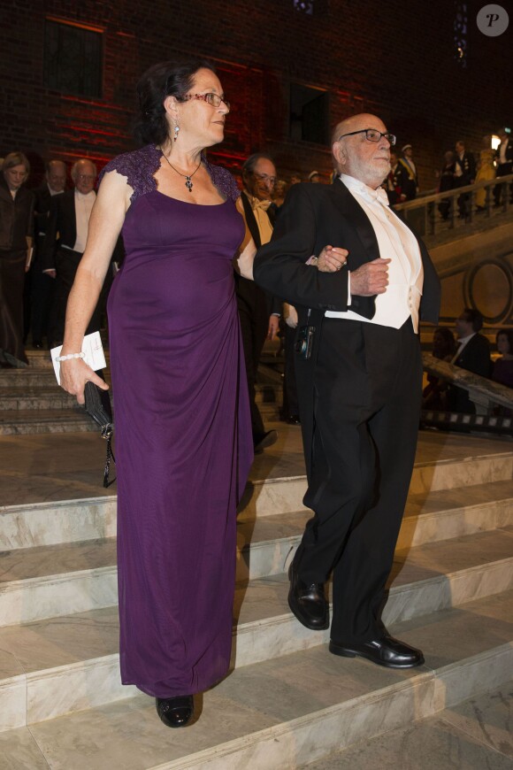 François Englert, Nobel de physique, et Rina Levitt, femme de Michael Levitt, lors du banquet en l'honneur des Prix Nobel le 10 décembre 2013 à Stockholm