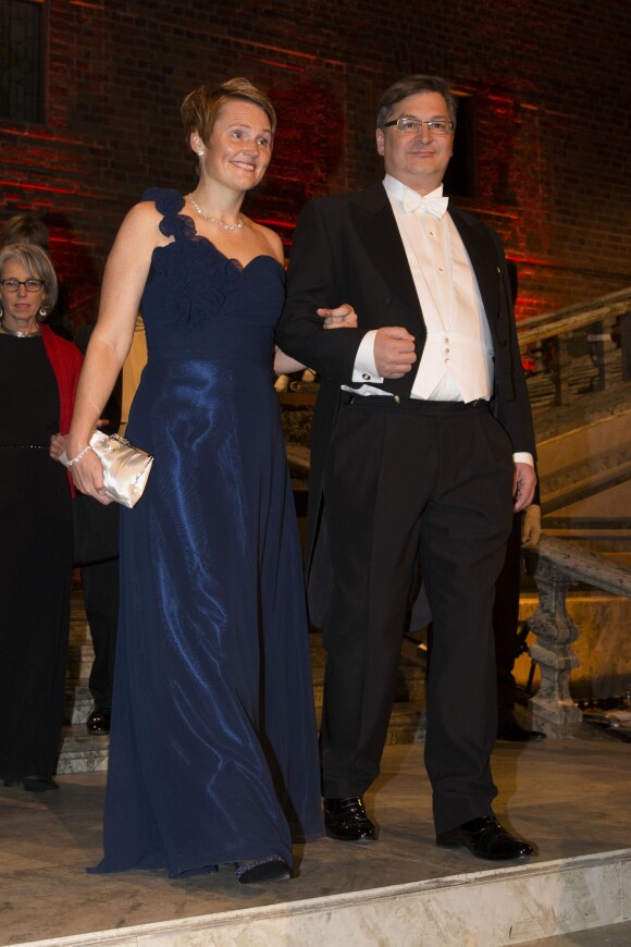 La ministre suédoise Anna-Karin Hatt et Kenneth Macartney (ambassadeur du Canada en Suède) au banquet organisé en l'honneur des lauréats des Nobel 2013, à l'Hôtel de Ville de Stockholm le 10 décembre 2013