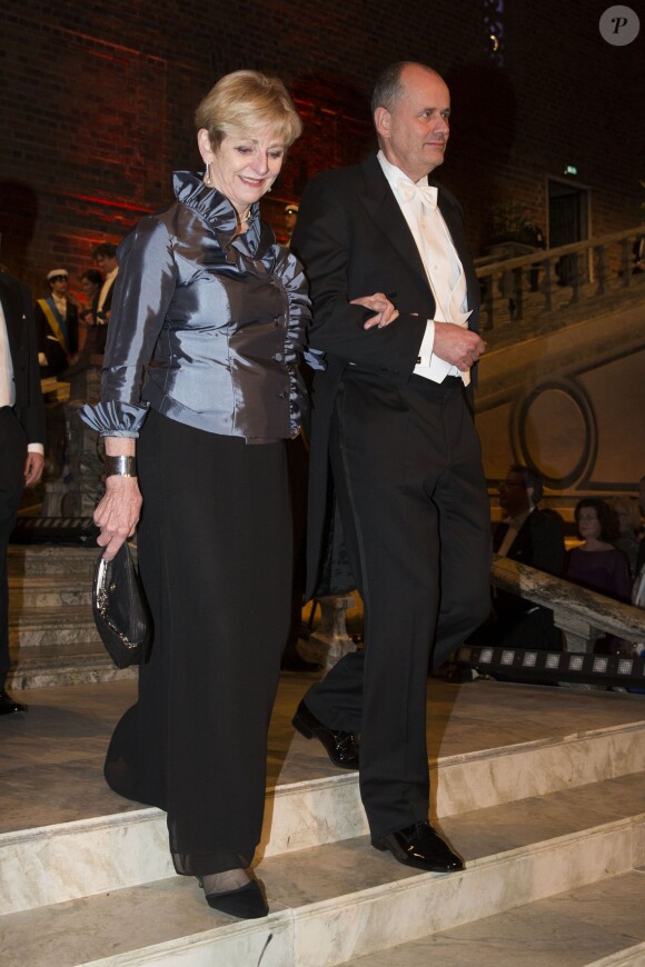 Peter Norman et Mme Jean Chu au banquet organisé en l'honneur des lauréats des Nobel 2013, à l'Hôtel de Ville de Stockholm le 10 décembre 2013