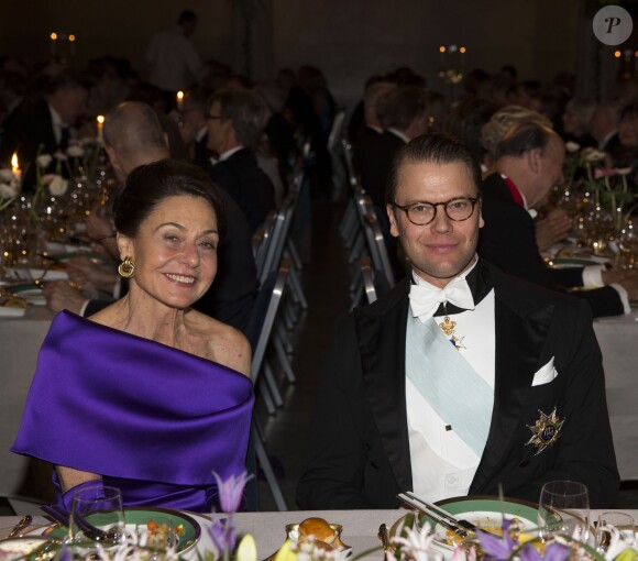 Le prince Daniel de Suède et Joy Hirsch lors du banquet organisé en l'honneur des lauréats des Nobel 2013, à l'Hôtel de Ville de Stockholm le 10 décembre 2013
