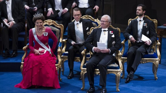 La famille royale de Suède, amoindrie mais très chic, fête les Nobel 2013