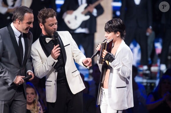 Alizée, Nikos Aliagas et Christophe Maé - 15e cérémonie des NRJ Music Awards à Cannes, le 14 décembre 2013.