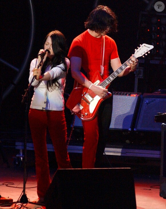 Les White Stripes sur scène en 2003.