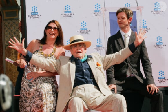 Peter O'Toole sur la Walk of Fame avec ses enfants, en avril 2011 à Los Angeles.