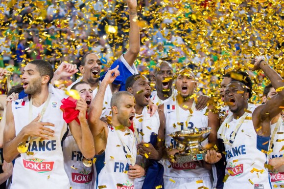 L'équipe de France après sa victoire en finale des championnats d'Europe de basket, à Ljubljana le 222 septembre 2013