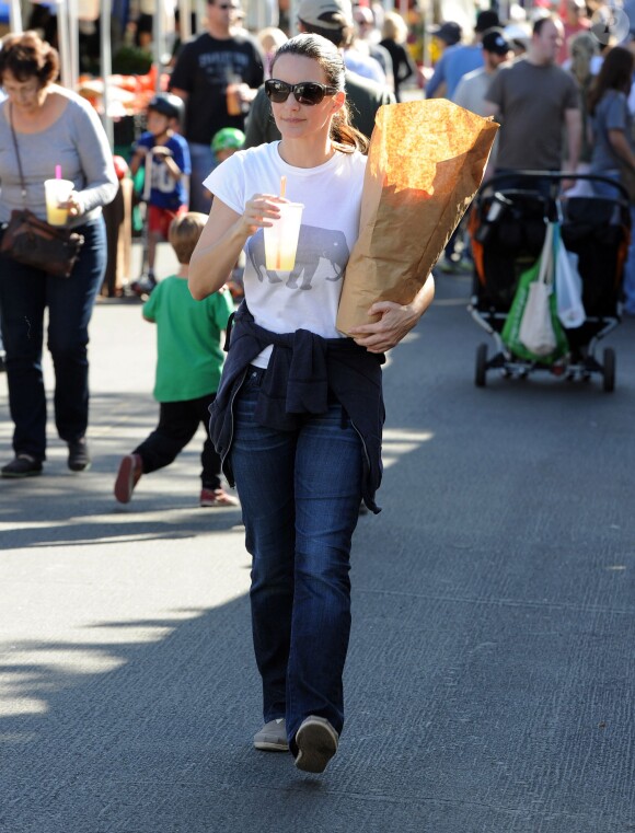 Exclusif - Kristin Davis, sa mère Dorothy et sa fille Gemma au Farmer's Market à Pacific Palisades, le 15 décembre 2013.