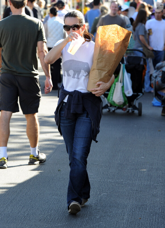 Exclusif - Kristin Davis, sa mère Dorothy et sa fille Gemma au Farmer's Market à Pacific Palisades, le 15 décembre 2013.