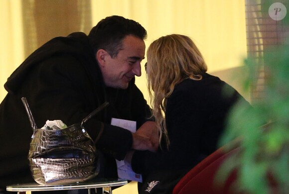 Exclusif - Mary Kate Olsen et le demi-frère de Nicolas Sarkozy, Olivier Sarkozy quittent Paris depuis l'aéroport Roissy-Charles de Gaulle. Le 6 janvier 2013