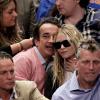 Mary Kate Olsen et Olivier Sarkozy regardent un match de basket au Madison Square Garden en 2012