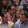 Mary Kate Olsen et Olivier Sarkozy regardent un match de basket au Madison Square Garden en 2012