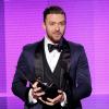 Justin Timberlake sur la scène des American Music Awards 2013 au Nokia Theatre à Los Angeles, le 24 novembre 2013.