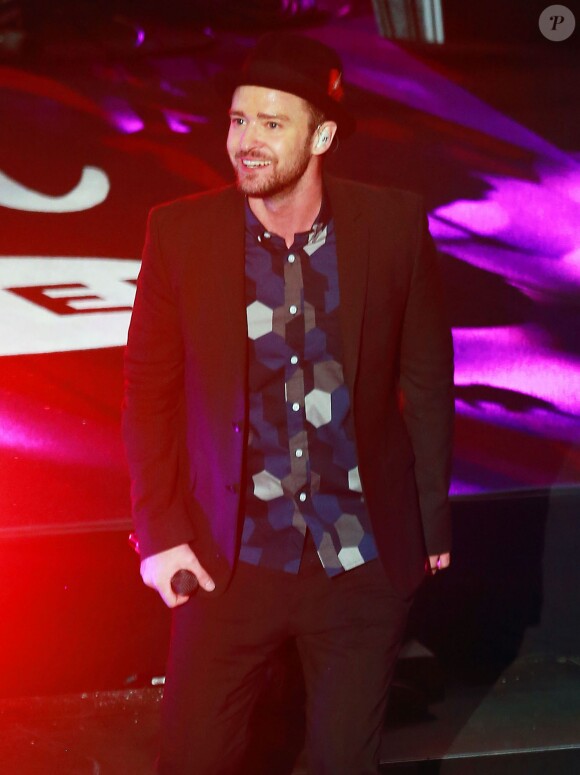 Justin Timberlake donne un concert sur le plateau du "Jimmy Kimmel Live!" à Hollywood, le 24 septembre 2013.