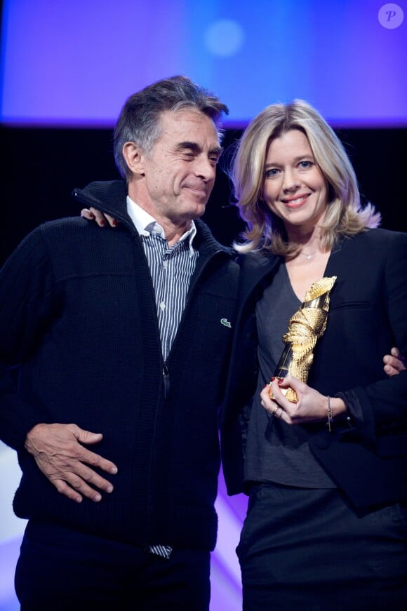 Gérard Holtz et Wendy Bouchard lors de la cérémonie des "Femmes en Or 2013" à Avoriaz, le 14 décembre 2013.